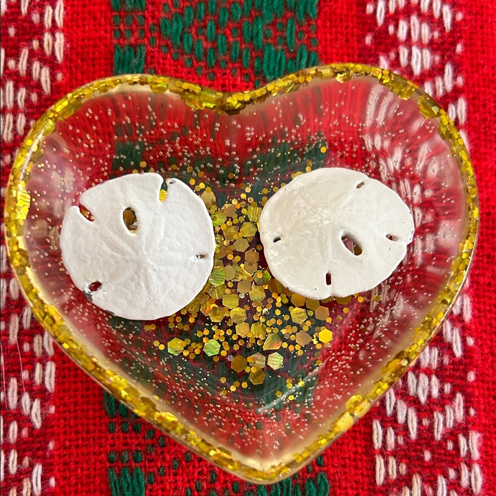 vintage clip on earrings- sand dollars beach